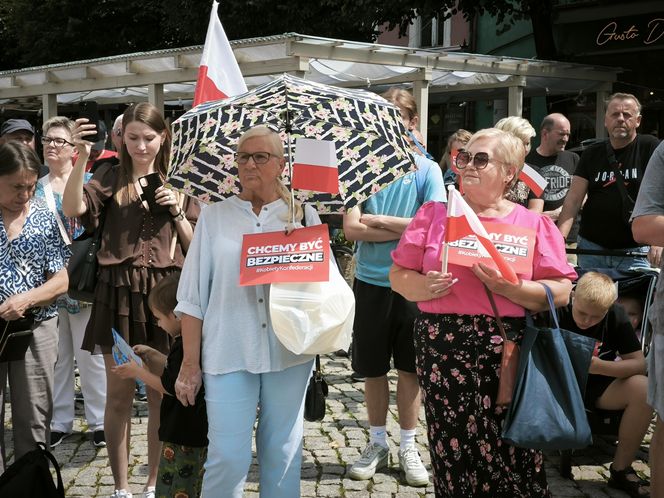 Manifestacja pod hasłem "Sto nielegalnej imigracji" w Lesznie