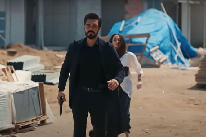 Yaman jest wściekły, że Nana opuściła samochód 