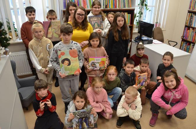 Dzieci chętnie uczestniczą w spotkaniach z książką, organizowanych w MBP w Siedlcach w czasie ferii