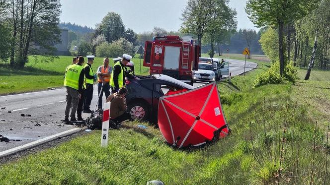 Tragiczny wypadek na DK 25 w Płociczu! Nie żyją dwaj kierowcy