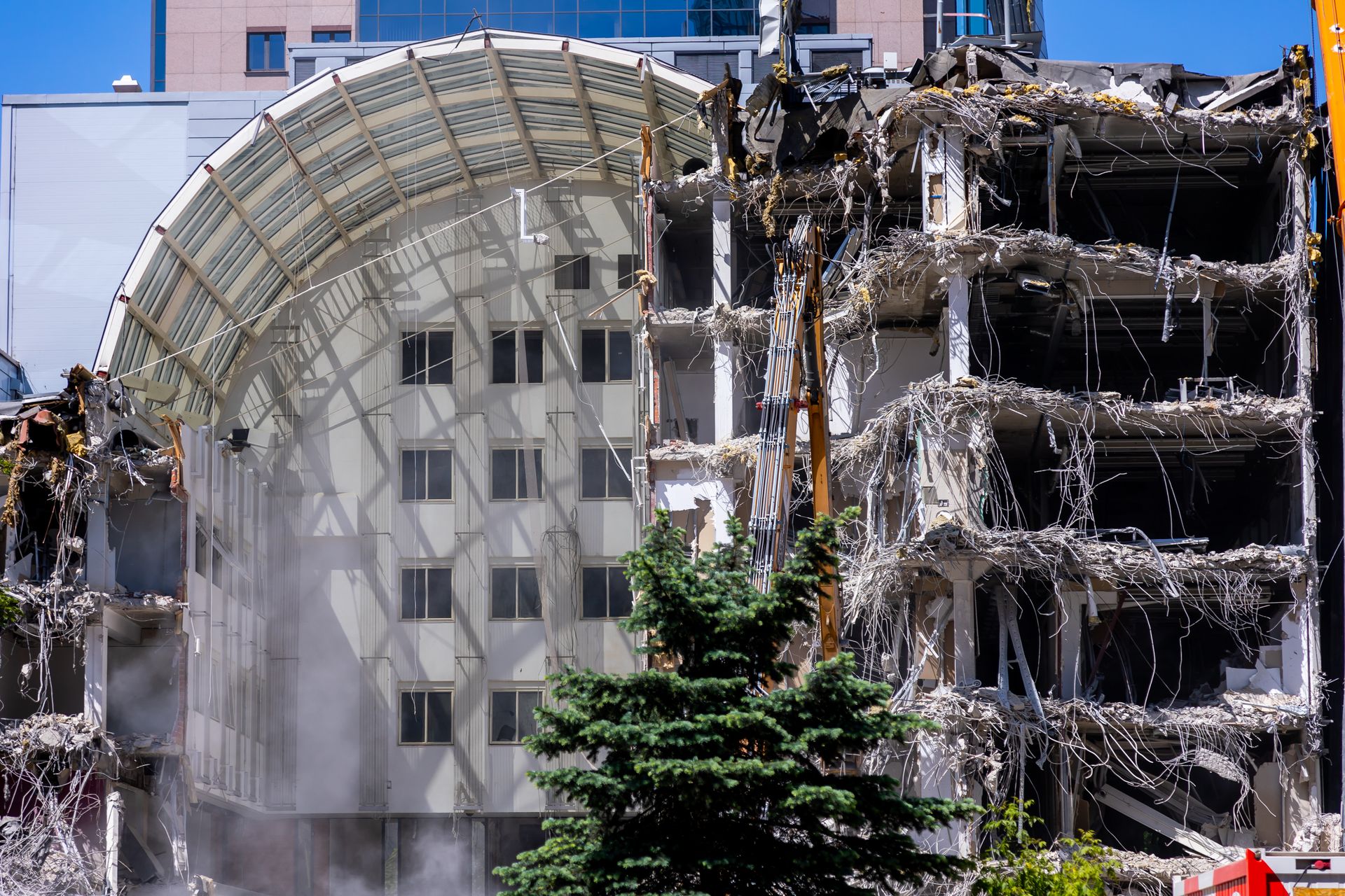 Rozbiórka biurowca Atrium International w Warszawie