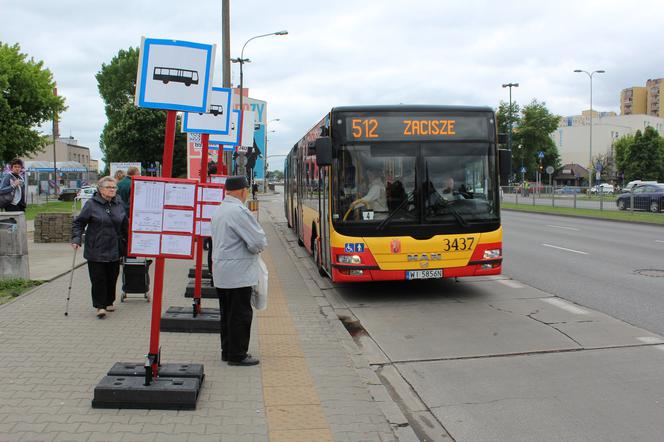 Aplikacja poda przewidywany czas przyjazdu autobusu.