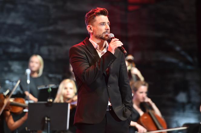 Kacper Kuszewski na koncercie "Sierpniowa miłość"
