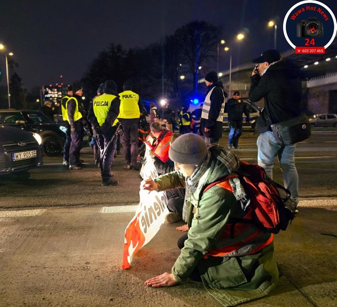 Aktywiści Ostatniego Pokolenia zablokowali Wisłostradę. Kierowcy nie wytrzymali