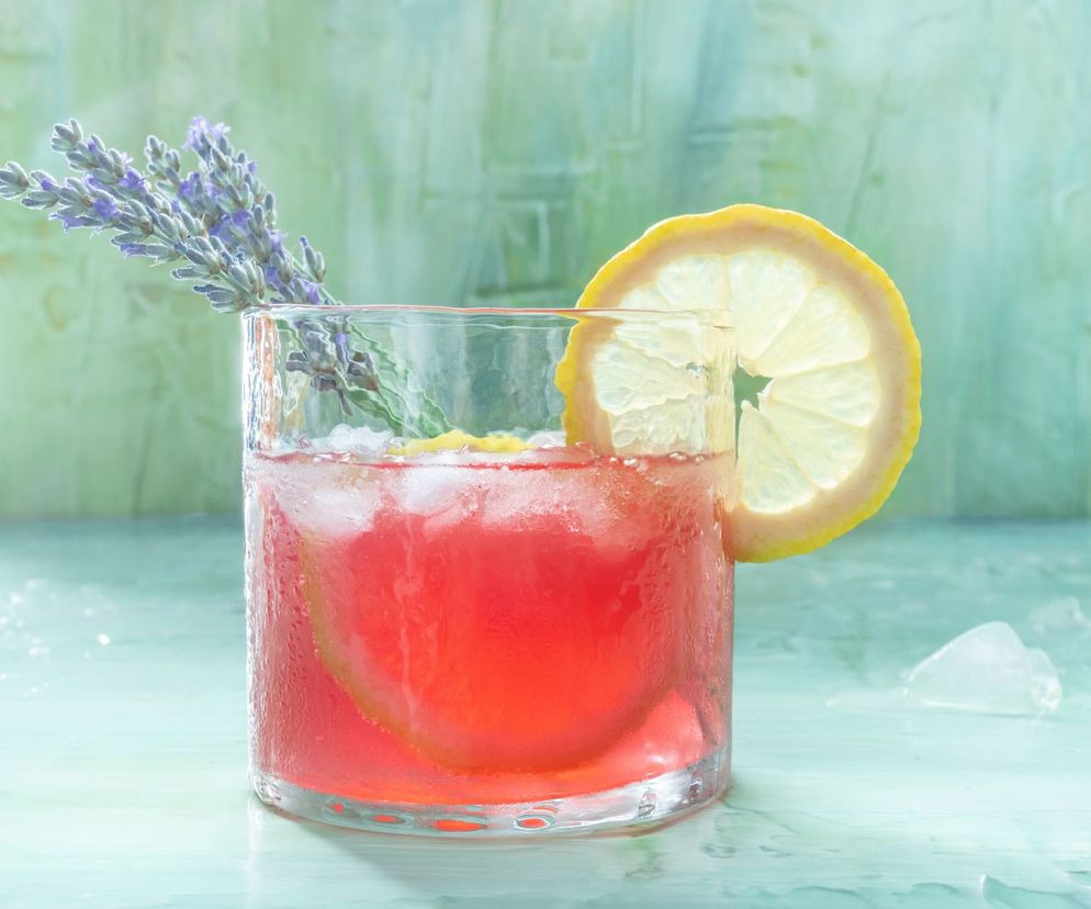 Dubonnet z ginem godny królowej. Ten koktajl uwielbiała Elżbieta II