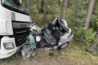 Dramat na dk 62 pod Wyszkowem. Trzy osoby zakleszczone w aucie, wśród rannych 14-latka