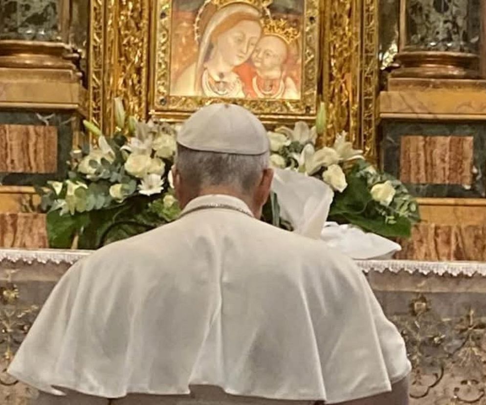 Leon XIV podczas wizyty w sankturaium Matki Bożej Dobrej Rady w Genazzano 