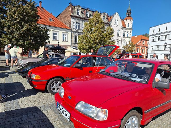 11. Zlot Pojazdów Zabytkowych. Klasyki motoryzacji opanowały Tarnowskie Góry
