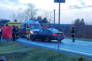 Śmiertelny wypadek na DK42 w Parszowie. Kierowca tira potrącił 14-latkę na przejściu [ZDJĘCIA].