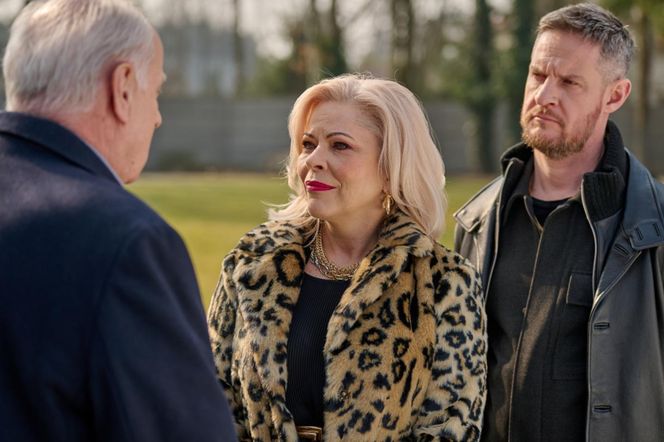 Na Wspólnej, odcinek 4039: Żona Niuńka zacznie szantażować Hebla! Odkryje, że okłamał ją w sprawie śmierci męża - ZDJĘCIA