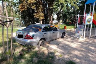 Pijany kierowca wjechał na plac zabaw w Lutomiersku