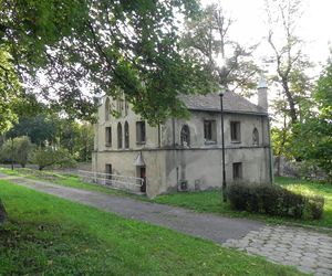 To najpiękniejszy taki pałac w Małopolsce. Jego historia wiąże się z mistyfikacją