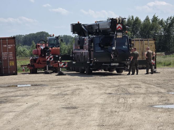 Tajemniczy kontener z bronią i amunicją na Podkarpaciu. W Laszkach pracują służby