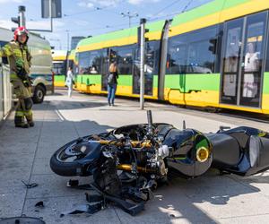 Motocyklista wjechał w przystanek