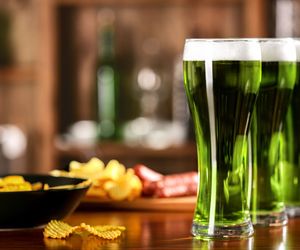 Zielone piwo. Jak zrobić piwo na Dzień Świętego Patryka?