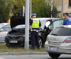   Zderzenie radiowozu z autem na Białołęce. Jeden policjant do szpitala