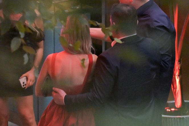 Joanna Krupa w objęciach Dominika Tarczyńskiego.