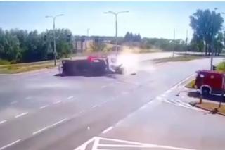 Groźny wypadek w Lubinie! Przewrócił się wóz strażacki! [NAGRANIE]
