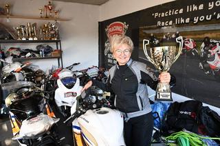 Posłanka Iwona Michałek szaleje na motorze 