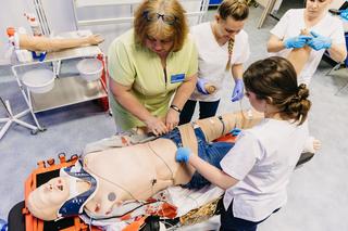 Warunki były ekstremalne. Tak wyglądało zaliczenie przyszłych zamojskuich pielęgniarzy i pielęgniarek