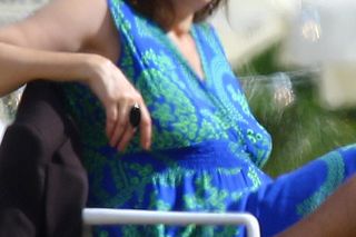 Renata Dancewicz kurzy na plaży