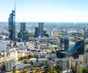 Niezwykła panorama Warszawy ze szczytu Skylinera!