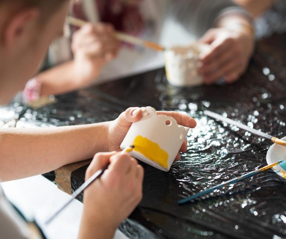 Ceramika, malarstwo, dziennikarstwo – Fundacja Leny Grochowskiej zaprasza na kreatywne warsztaty dla dzieci i dorosłych