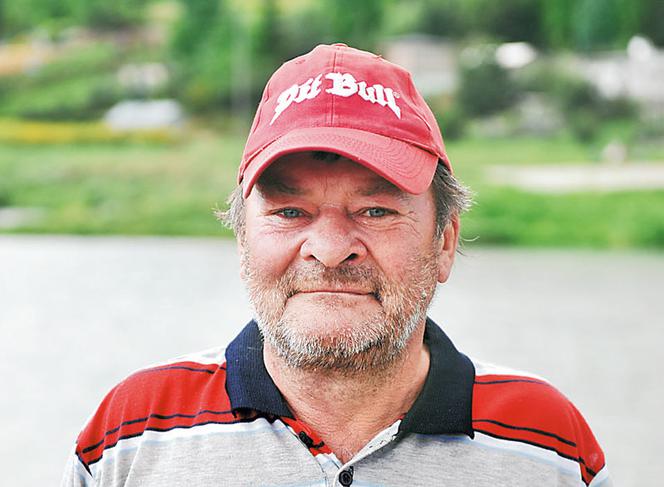 Ojciec i dziadek żyją w biedzie a ona w luksusie