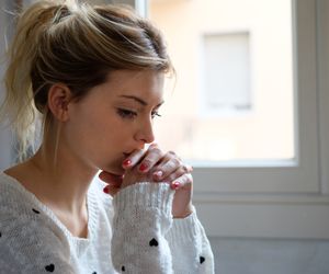 Obniżenie nastroju: przyczyny. Sposoby na obniżony nastrój