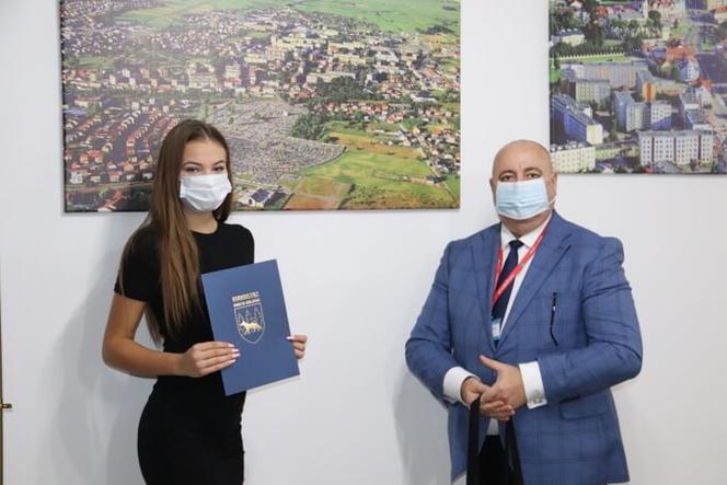 Wiktoria Wiśniewska z Grajewa walczy o wygraną w Miss Globe 2020 [ZDJĘCIA]