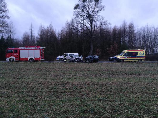 Wypadek Na trasie Nekla - Pyszczyn. Cztery osoby trafił do szpitala