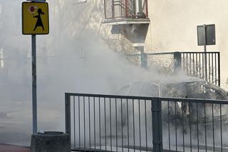 Gigantyczny pożar pod szkołą podstawową w Warszawie. Gęsty dym widać było z kilku kilometrów