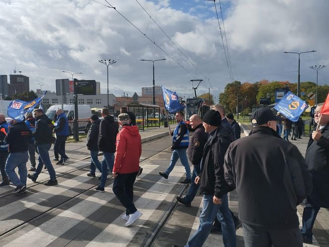 Hutnicy i koksownicy wyszli na ulice w Dąbrowie Górniczej. Apel do rządu o ratunek dla branży i tysięcy miejsc pracy