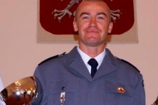 Sypał konfetti na głowę ministra, dostał nagrodę