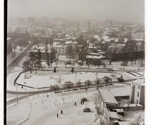 Zielona Góra w zimowej aurze. Czesław Łuniewicz uchwycił zimę kilkadziesiąt lat temu na fotografiach