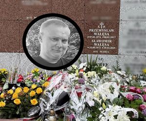 Sławomir Wałęsa spoczął obok brata. Lech Wałęsa płakał nad urną syna
