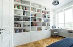 Biblioteczka w sypialni