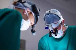 Chirurdzy z Lublina uratowali życie pacjenta. Olbrzymi guz ważył 16 kilogramów