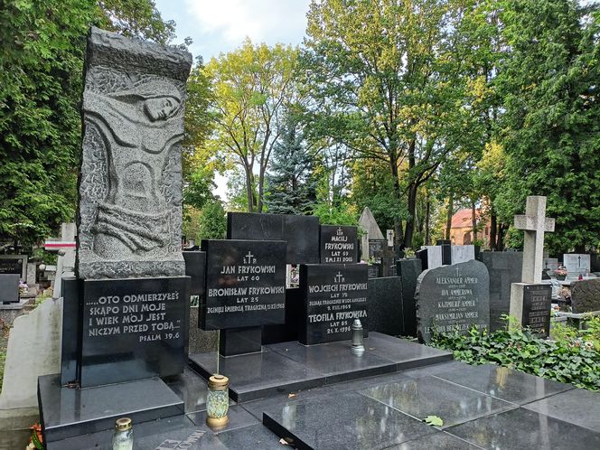 Grób rodziny Frykowskich