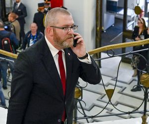 Grzegorz Braun bez immunitetu europosła. Decyzja PE otwiera drogę do ścigania w sprawie incydentu w Sejmie