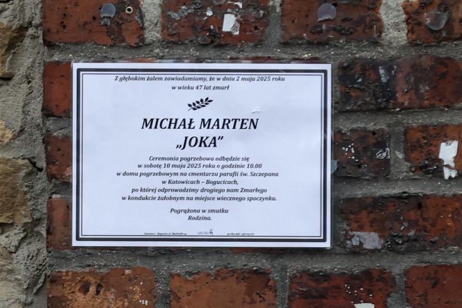 Tłumy na pogrzebie legendy polskiego rapu. Pożegnaliśmy Jokę z Kalibra 44