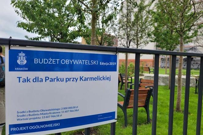 Park imienia Wisławy Szymborskiej przy ulicy Karmelickiej w Krakowie