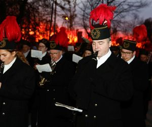  Barbórka 2024. Piękna tradycja, orkiestra dęta budzi mieszkańców Nikiszowca 