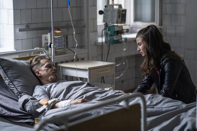 Zawsze warto 2 sezon odc. 20. Ada (Julia Wieniawa), jej brat Krystian Parys Krzywy (Bartosz Obuchowicz)