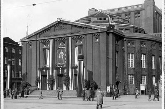 Katowice. Teatr Śląski. Uroczystości żałobne po śmierci Józefa Piłsudskiego, 1935 r.