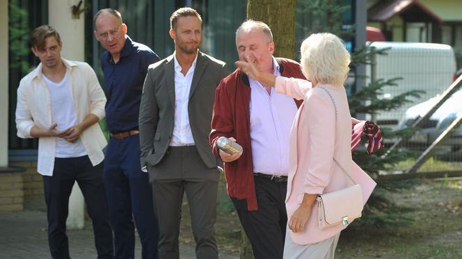 Barwy szczęścia odc. 1975. Jaworski (Jacek Kałucki), Krystyna Złota (Hanna Bieluszko)