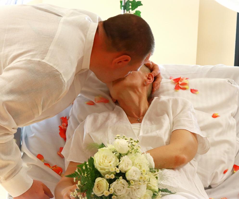 Para wzięła ślub w gliwickim Narodowym Instytucie Onkologii. Zdjęcia mówią więcej niż tysiąc słów
