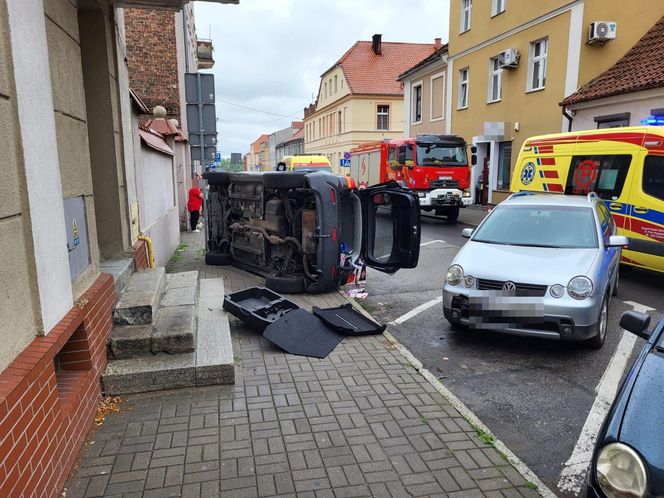 Dramat w Chełmnie. Kierowca wjechał w grupę ludzi. Pięć osób rannych, w tym dzieci [ZDJĘCIA]