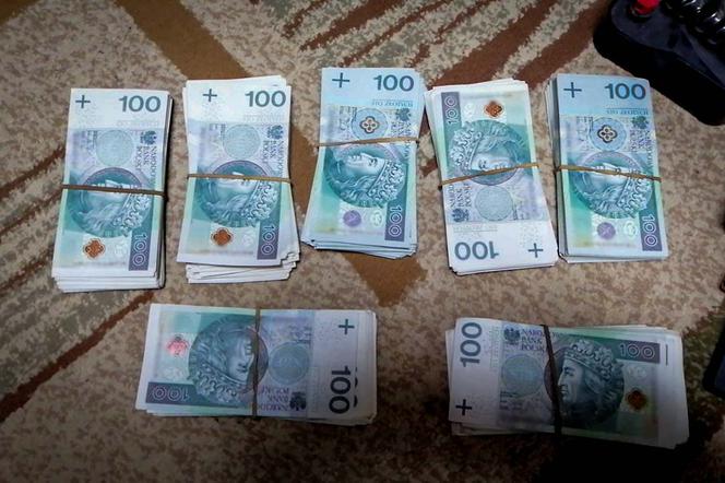 Zbrojny gang zajmujący się handlem bronią rozbity przez CBŚP! Do sprawy zatrzymano 16 osób