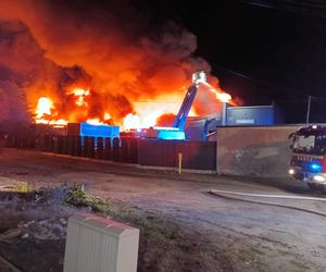 Pożar w Czeladzi. Płonie hala produkcyjna